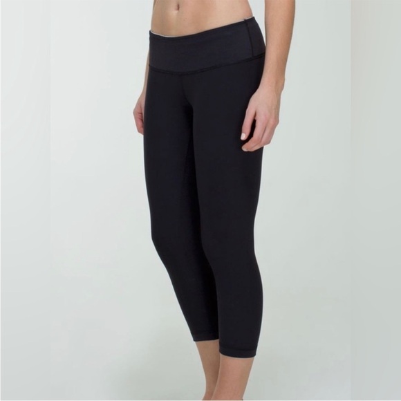 Lululemon Reversible Capri Leggings Size 4 Black - Picture 2 of 9